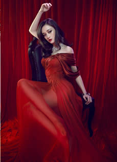 《时尚生活》陈乔恩充满了不完美却依旧可以...