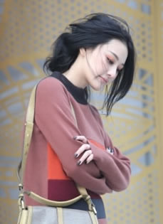 张馨予红色成熟写真完美演绎高冷御姐魅力