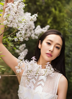 李纯大自然灵气写真清新文艺淑女范
