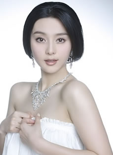 范冰冰美艳婚纱写真展温婉优雅气质