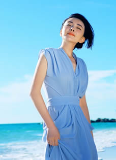 刘威葳海边清新唯美写真优雅演绎夏日风情