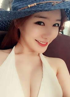 韩国美女主播孔瑞英晒比基尼自拍傲人上围吸...