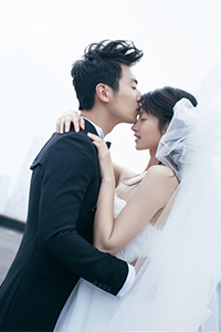 朱亚文沈佳妮婚纱照曝光柔情甜蜜清新