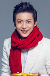 李佳航圣诞大片尽显暖男气质