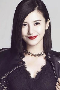 杨子姗着帅气长裤潇洒十足