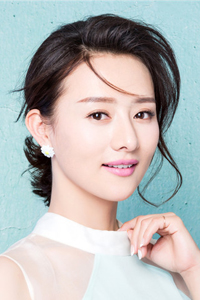 王靖云时尚大片笑容甜美暖人心