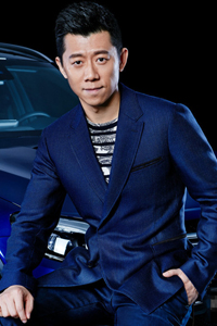 夏雨封面大片演绎熟男魅力