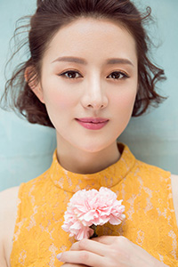 王靖云最新写真化身暖色系甜美少女