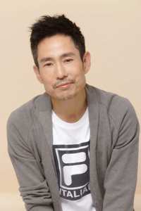 成泰燊秋季写真曝光彰显温暖儒雅魅力