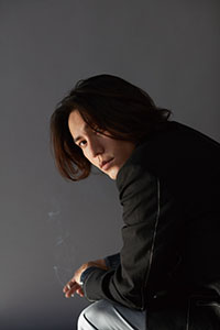 陈坤着Prada登封《周末画报》STY...