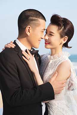 黄圣依杨子婚纱照结婚十年海边相拥甜蜜浪漫