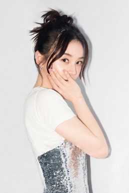 袁姗姗人鱼亮片裙写真演绎减龄少女感