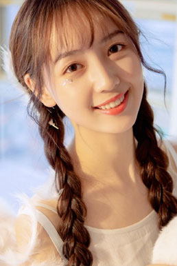 吴亦凡女友鹿依Luna清纯写真