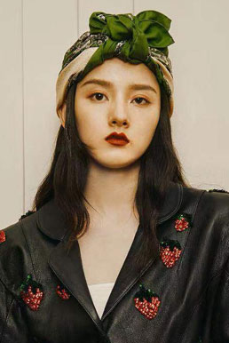 宋祖儿复古头巾造型吸精是少女亦是战士