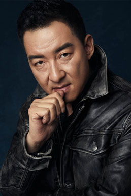 郝平新写真格调非凡硬朗皮衣尽显演员魅力