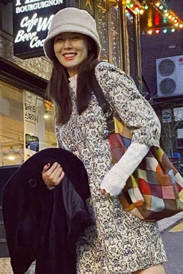 泫雅街拍元气十足美腿又细又直