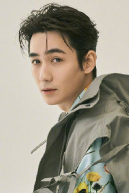 朱一龙登陆《ELLE》4月刊释放暖男魅力