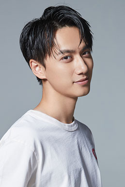 陈政阳夏日清爽写真曝光侧脸线条流畅阳光帅...