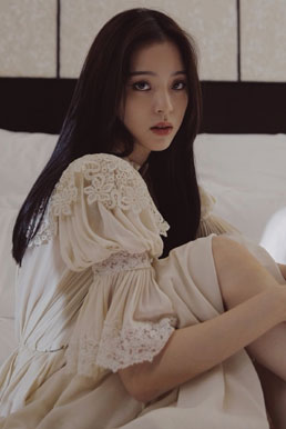 欧阳娜娜最新写真穿睡衣慵懒随性