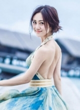 刘芸马尔代夫甜美写真裸背出镜秀性感