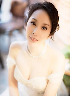 许慧欣晒婚纱照唯美出镜却不见老公身影