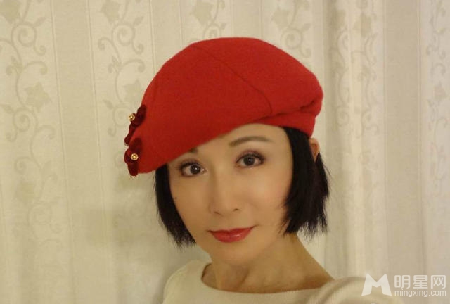 不老女神潘迎紫秀自拍嫩白肌肤令人称羡_图-3
