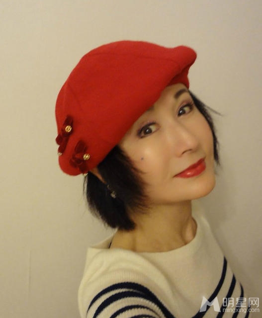 不老女神潘迎紫秀自拍嫩白肌肤令人称羡_图-2