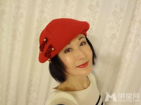 不老女神潘迎紫秀自拍嫩白肌肤令人称羡_图-5