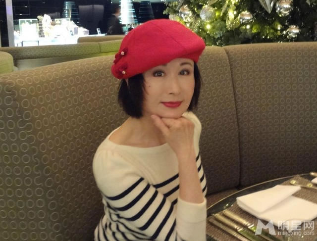 不老女神潘迎紫秀自拍嫩白肌肤令人称羡_图-1