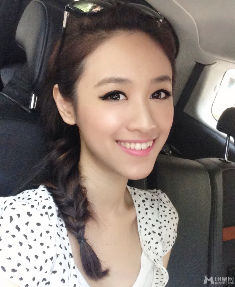 吴宗宪女儿海量私照妩媚动人女主播_图-2