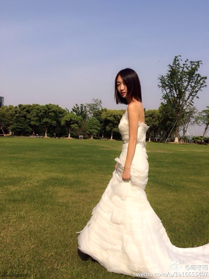周冬雨曝婚纱照 邻家女孩一秒变女神_图-4