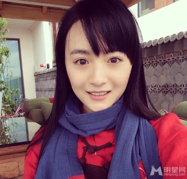 北电校花李依伊毕业照曝光学士服造型抢眼_图-11