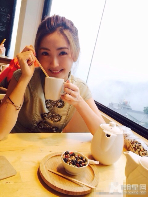 歌手李悦彤私房照曝光秀修长美腿_图-10