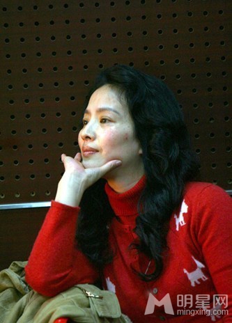 刘亦菲妈妈旧照曝光网友大赞像姐妹_图-3