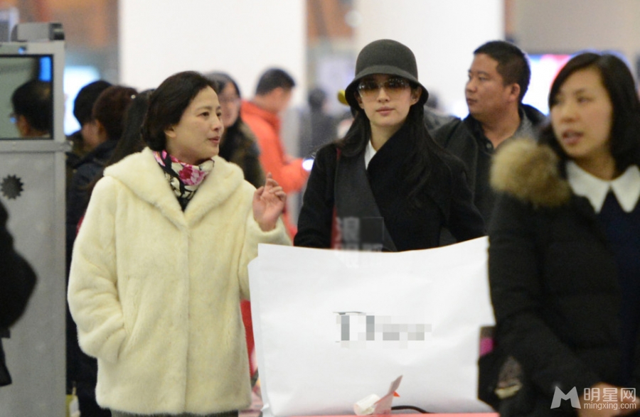 刘亦菲妈妈旧照曝光网友大赞像姐妹_图-10