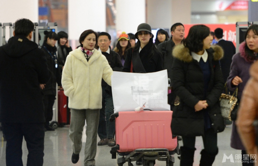 刘亦菲妈妈旧照曝光网友大赞像姐妹_图-11
