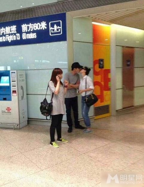 明星网独家记录高圆圆赵又廷忘情热吻甜蜜瞬间_图-2