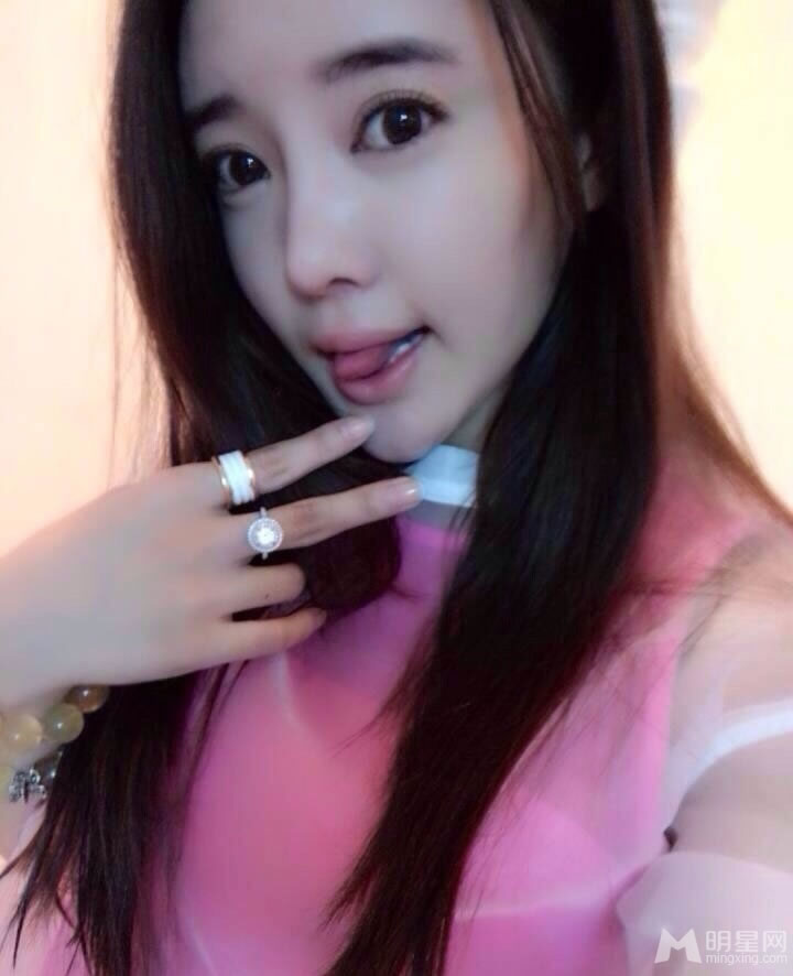 陈思诚出轨门女主角张璇私房自拍照曝光_图-1