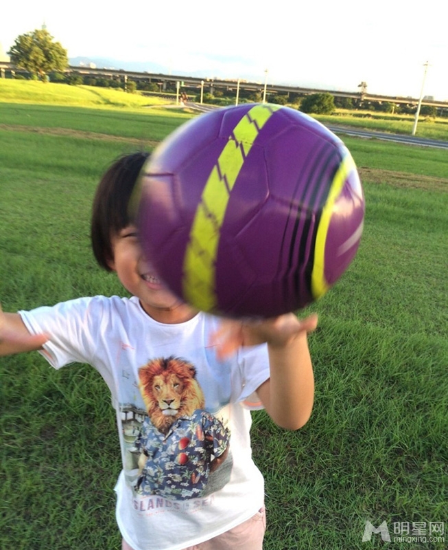 Kimi长大了爱哭小子变活泼暖男_图-3