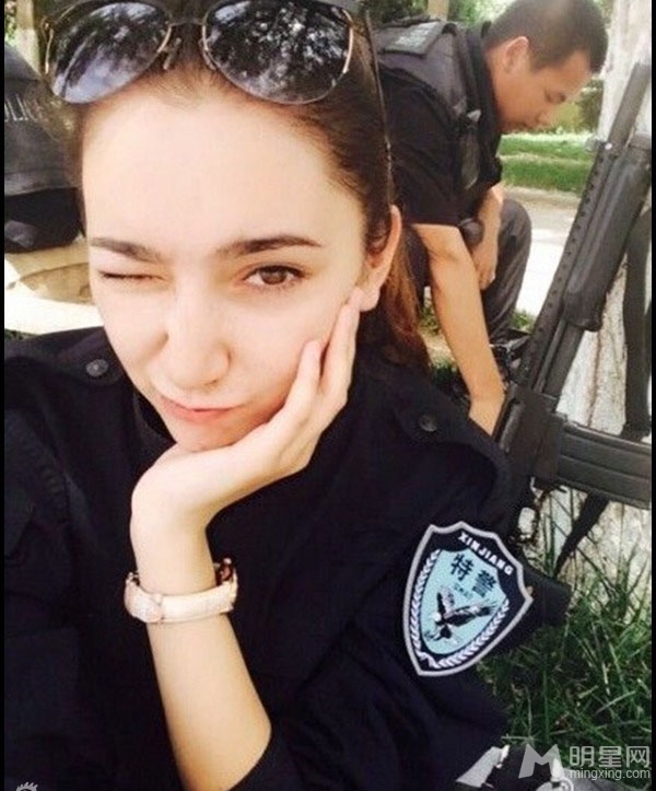 新疆反恐女特警微博走红姣好容颜获赞_图-7