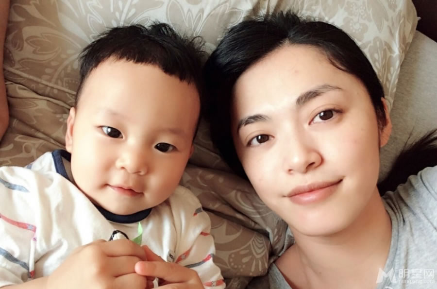 姚晨微博晒儿子合照力证小土豆像自己_图-1