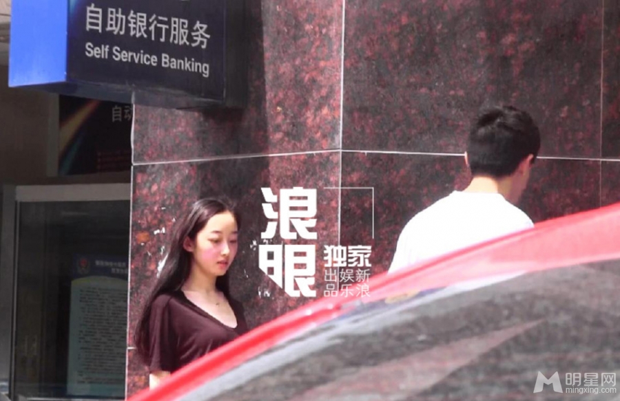 林更新蒋梦婕恋情曝光素颜出街亲密摸背_图-4