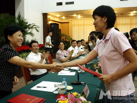 央视美女主播沈冰旧照疑似周老虎大情人_图-5