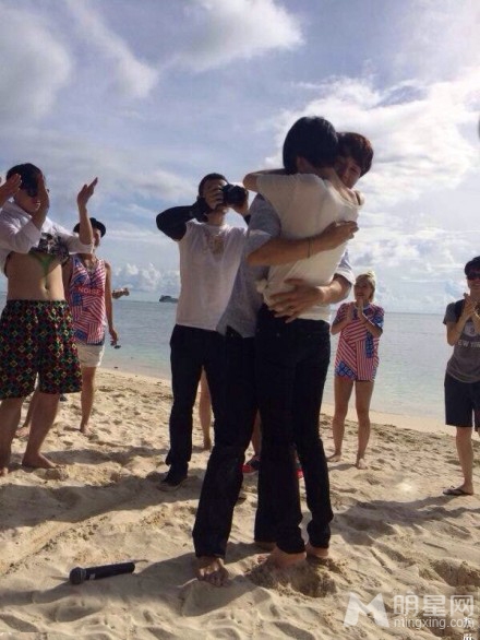 李承铉海岛求婚戚薇女汉子含泪愿嫁做人妻_图-2
