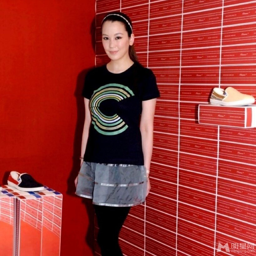 陈冠希姐姐私照曝光自爆自己仍是处女_图-2