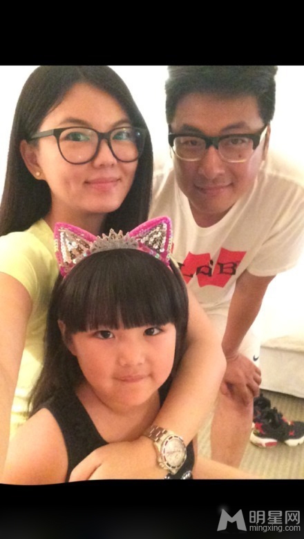 王诗龄探班爸爸王岳伦父女亲亲秀恩爱_图-6