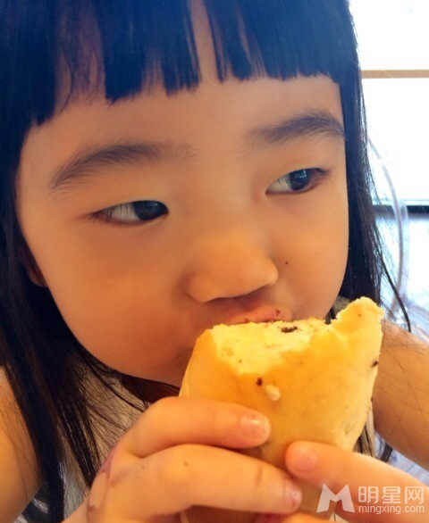 曹格女儿姐姐吃货照只愿做一个安静的吃货_图-10