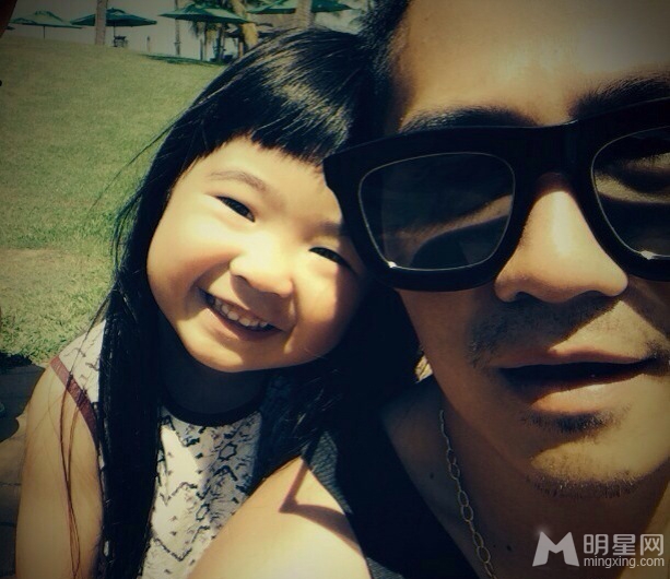 姐姐Grace高冷吃冰照销魂坐姿看醉了_图-8