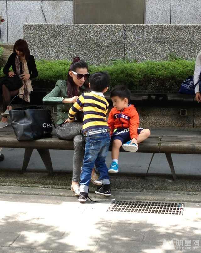 盘点张柏芝与子亲密生活照_图-10