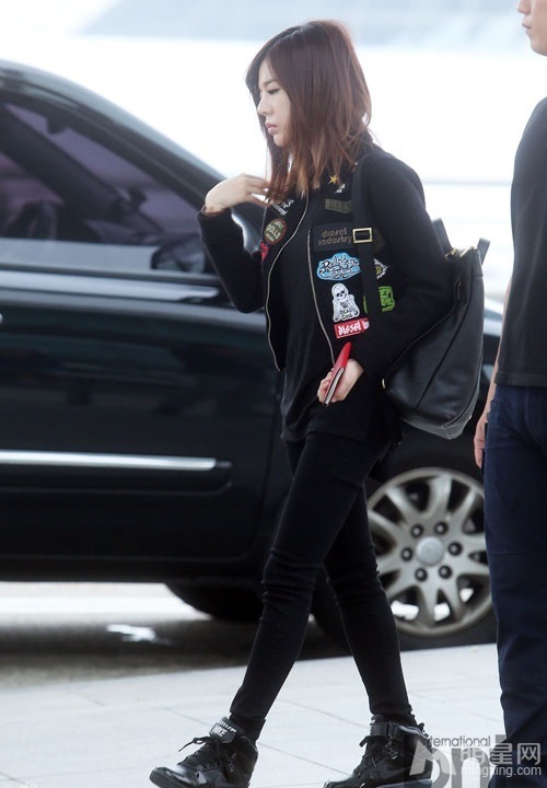 Jessica被退出组合少时成员现身沉默不语_图-7